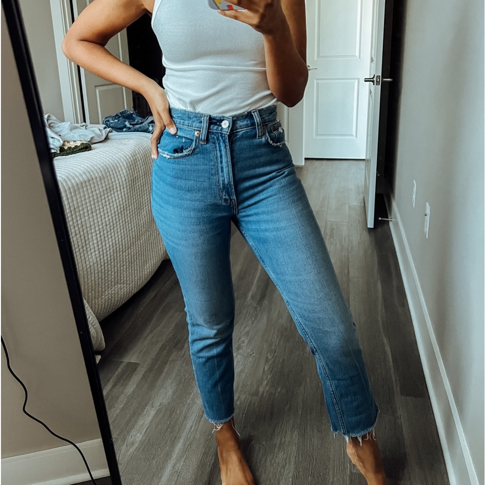 A&F Curve Love Ultra High Rise Ankle Straight PETITE